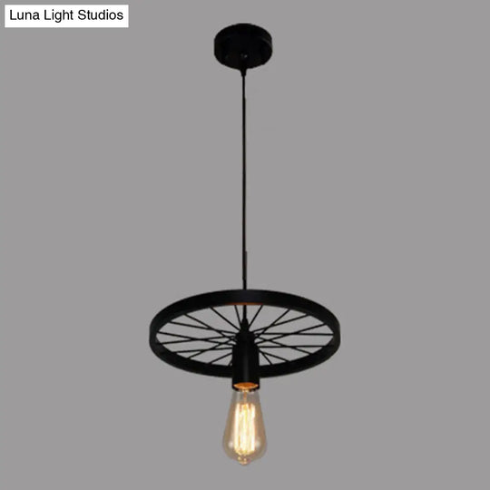 Industrial Black Metal Wagon Wheel Pendant Lamp For Restaurants 1 /