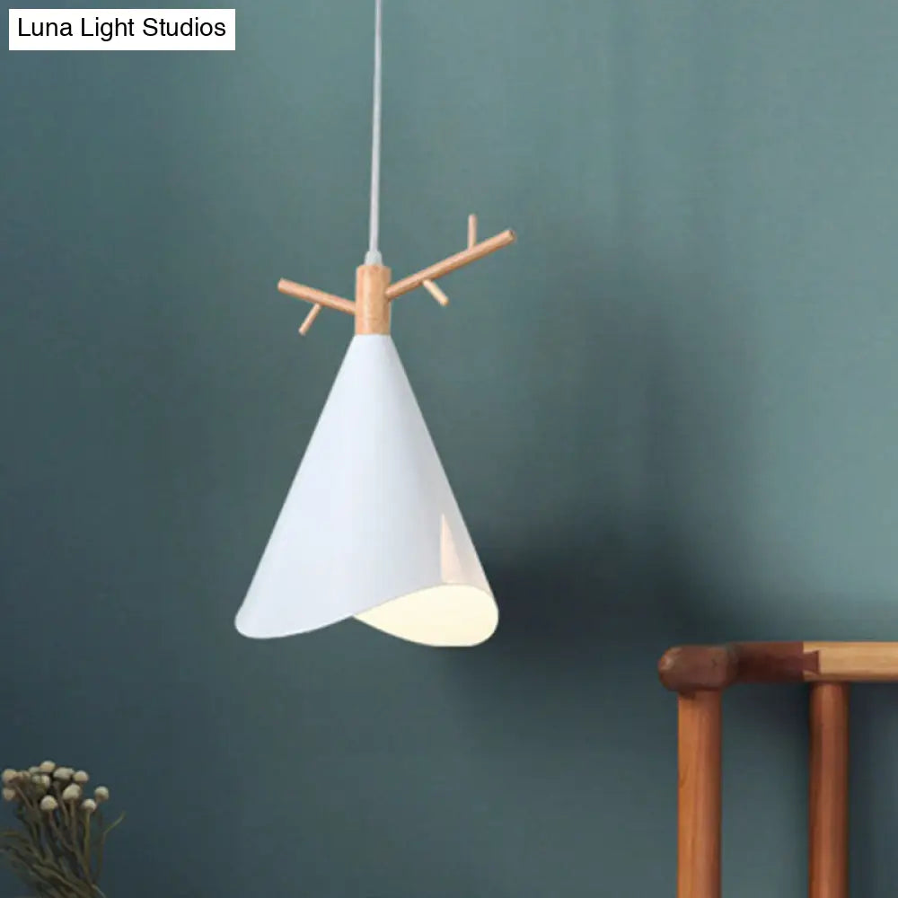 Iron Waveform-Edge Conic Ceiling Light - Nordic 1 Head Pendant (Green/Grey/White) With Wood Antler