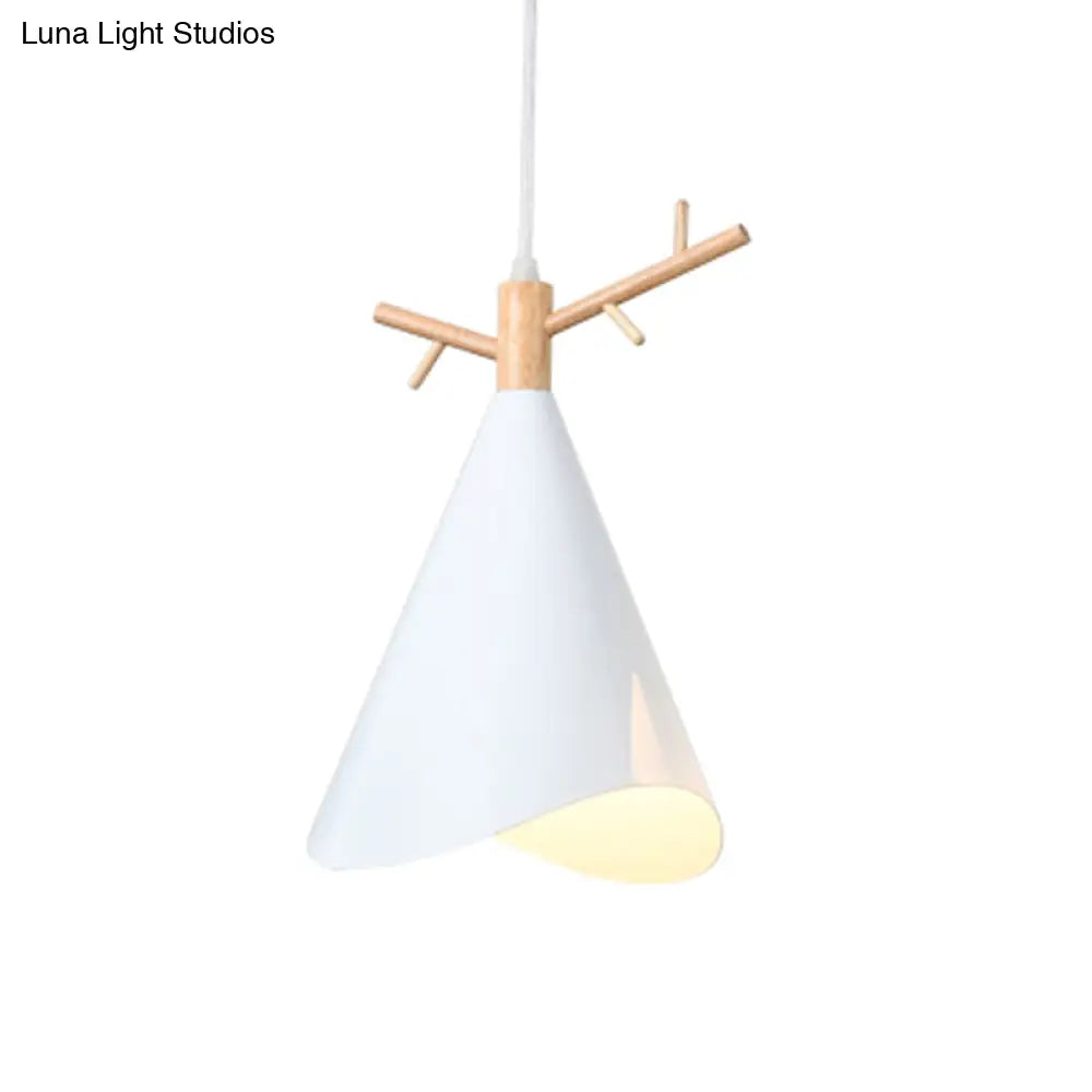 Iron Waveform-Edge Conic Ceiling Light - Nordic 1 Head Pendant (Green/Grey/White) With Wood Antler