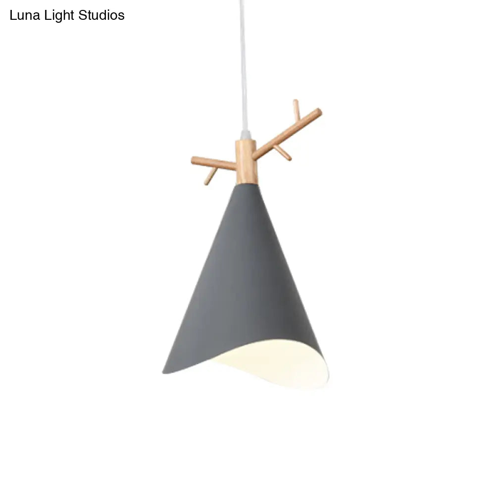 Iron Waveform-Edge Conic Ceiling Light - Nordic 1 Head Pendant (Green/Grey/White) With Wood Antler