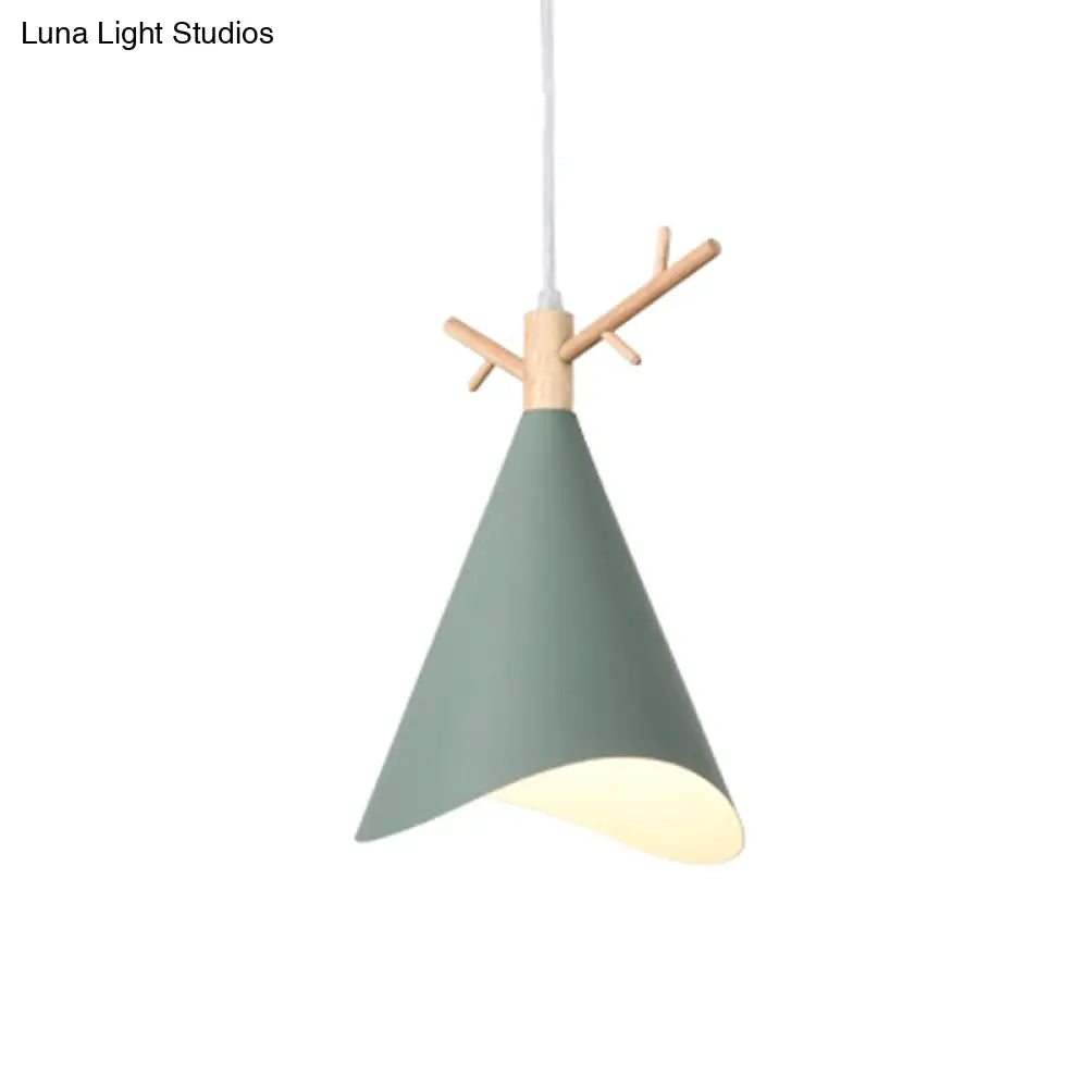 Iron Waveform-Edge Conic Ceiling Light - Nordic 1 Head Pendant (Green/Grey/White) With Wood Antler