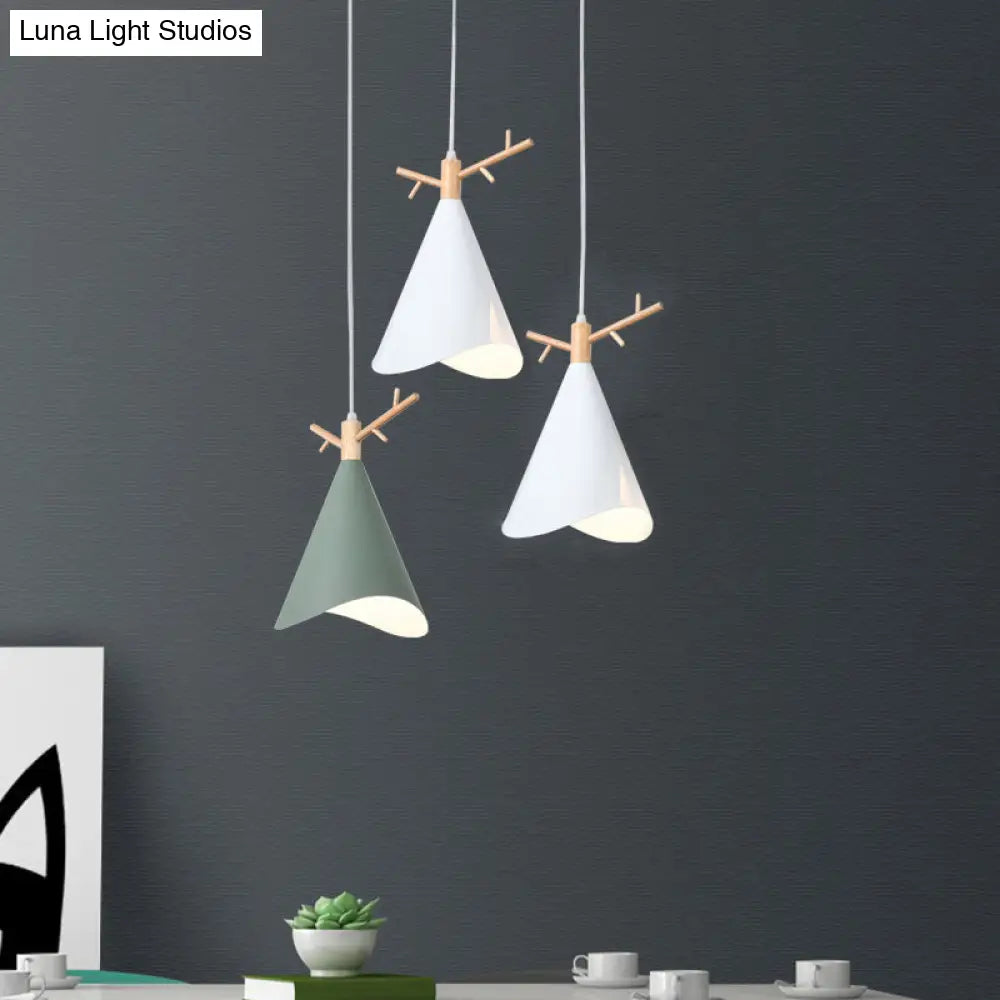 Iron Waveform-Edge Conic Ceiling Light - Nordic 1 Head Pendant (Green/Grey/White) With Wood Antler