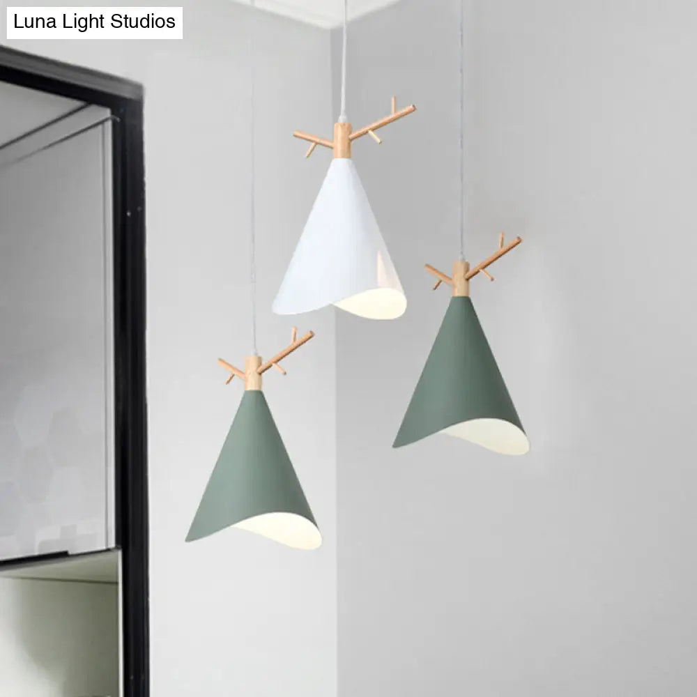 Iron Waveform-Edge Conic Ceiling Light - Nordic 1 Head Pendant (Green/Grey/White) With Wood Antler