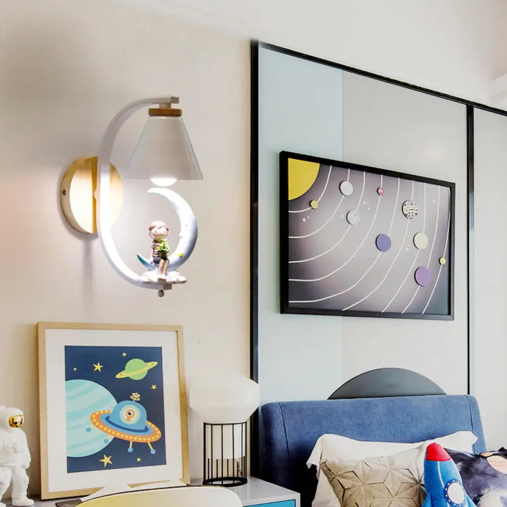 Kids Tapered Wall Lighting With Decorative Figurine In Metallic White / A