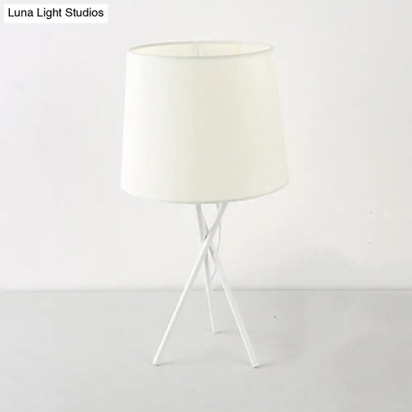 Minimalist Drum Fabric Night Light: Black/White Table Lamp With Cross-Legged Design