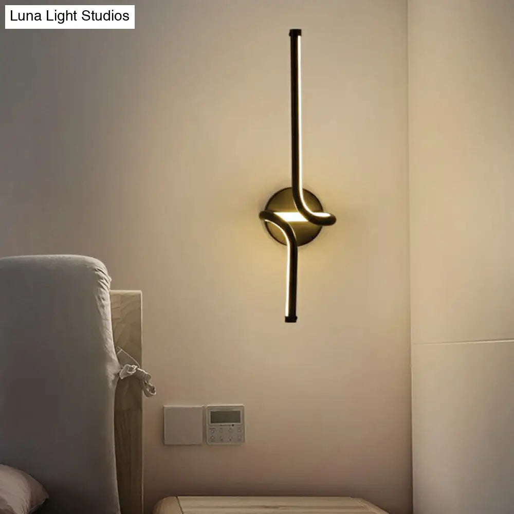 Minimalist Metallic Led Wall Sconce - Sleek Linear Bedside Lighting Fixture