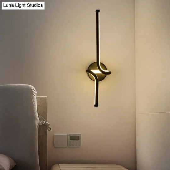 Minimalist Metallic Led Wall Sconce - Sleek Linear Bedside Lighting Fixture