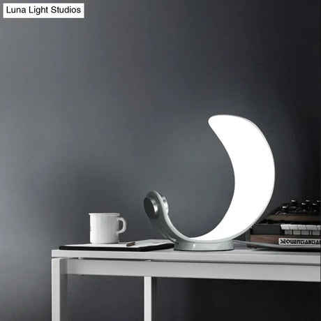 Minimalist Moon Shape Led Metallic Table Lamp With White Finish For Bedside Lighting