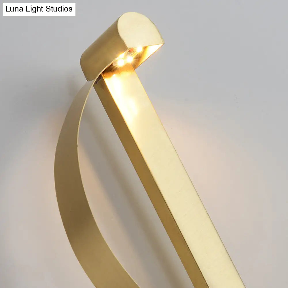 Minimalistic Brass Curve Led Wall Mount Light: Stylish Metal Sconce For Living Room