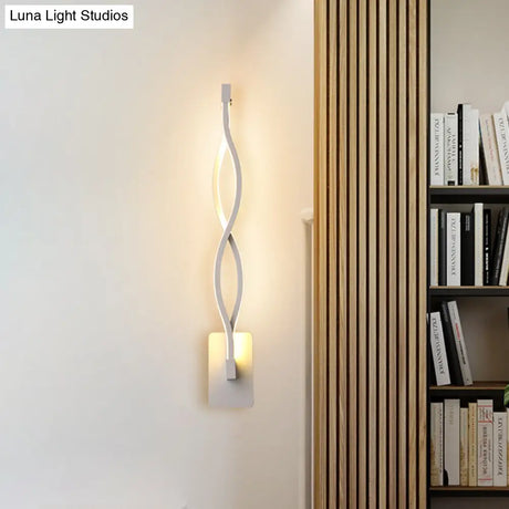 Minimalistic Metal Led Stairway Sconce In Warm/White Light - Black/White