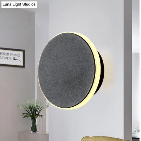 Modern Black/White Led Disc Sconce: Single Acrylic Wall Light In Warm/White