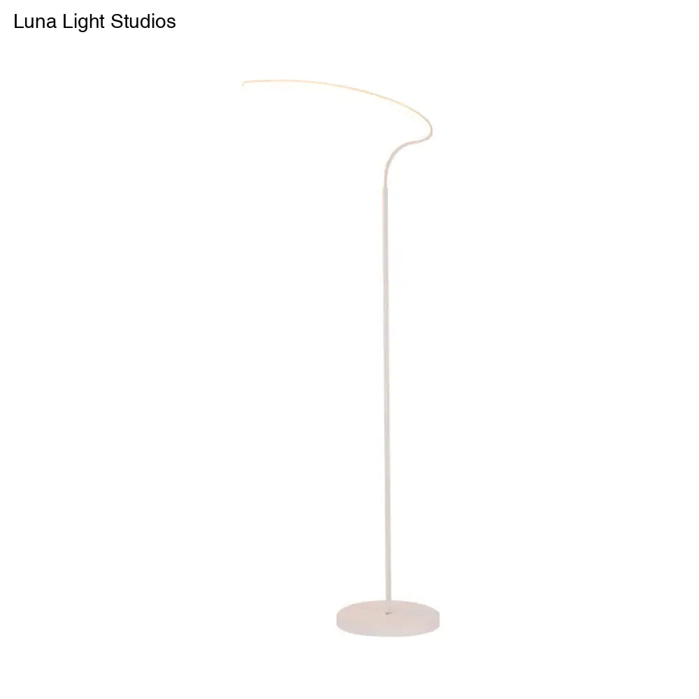 Modern Curved Led Floor Lamp: Stylish Metal Standing Light In Black/White