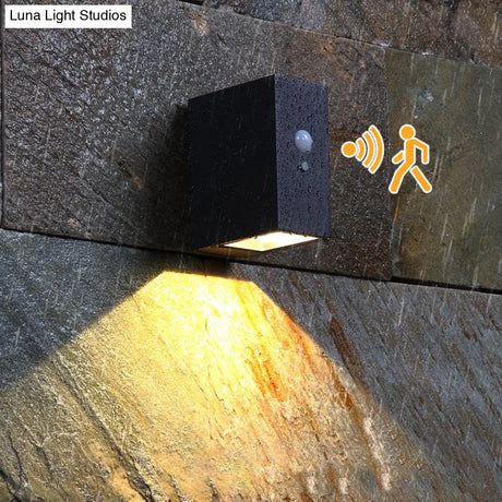 Modern Matte Black Solar Wall Lamp - Aluminum Led Sconce For Front Door