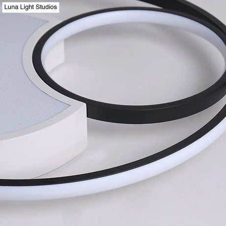 Modern Metal Circle Ceiling Light - 18’/21.5’ Wide Led Flush Lighting In Black And White –