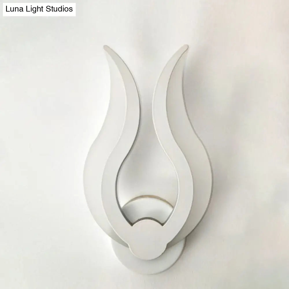 Nordic Led Flame-Shaped Wall Sconce Light For Cozy Bedroom Ambiance In Warm/White