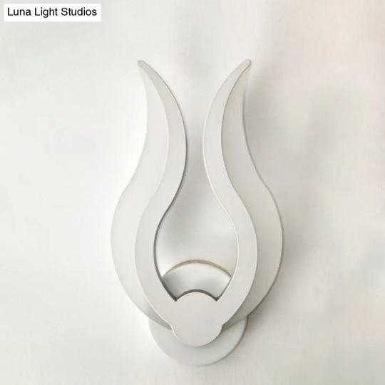 Nordic Led Flame-Shaped Wall Sconce Light For Cozy Bedroom Ambiance In Warm/White