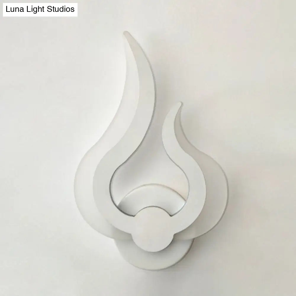 Nordic Led Flame-Shaped Wall Sconce Light For Cozy Bedroom Ambiance In Warm/White