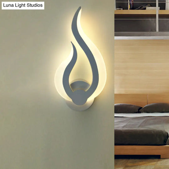 Nordic Led Flame-Shaped Wall Sconce Light For Cozy Bedroom Ambiance In Warm/White