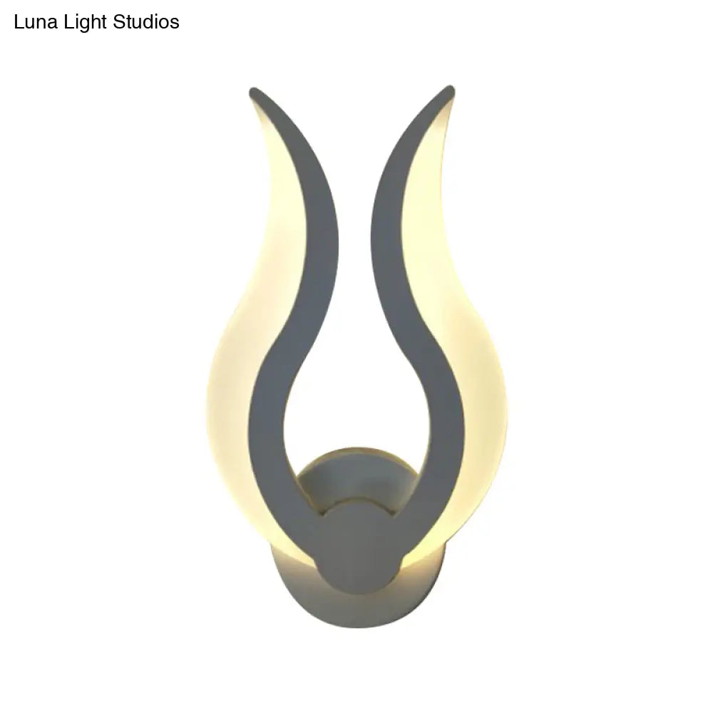 Nordic Led Flame-Shaped Wall Sconce Light For Cozy Bedroom Ambiance In Warm/White