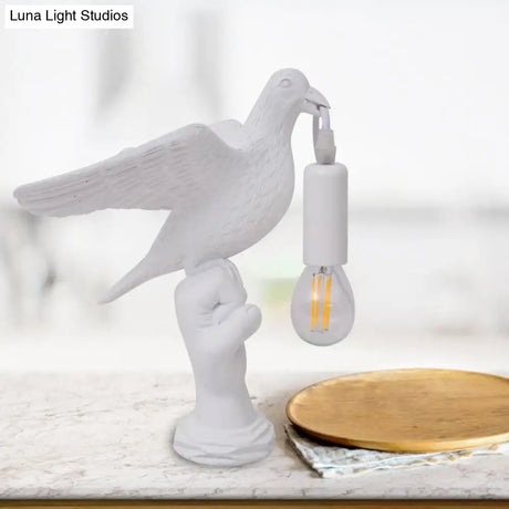 Nordic Style Bird Shaped Desk Light Resin Night Table Lamp In White/Black For Bedroom