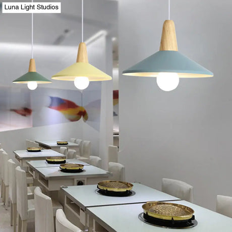 Nordic Style Metal Hanging Pendant Lamp With Wooden Top - Ideal For Restaurants