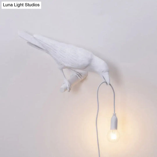 Raven Resin Wall Sconce: Artistic 1-Head Lamp With Exposed Bulb Design White / Left
