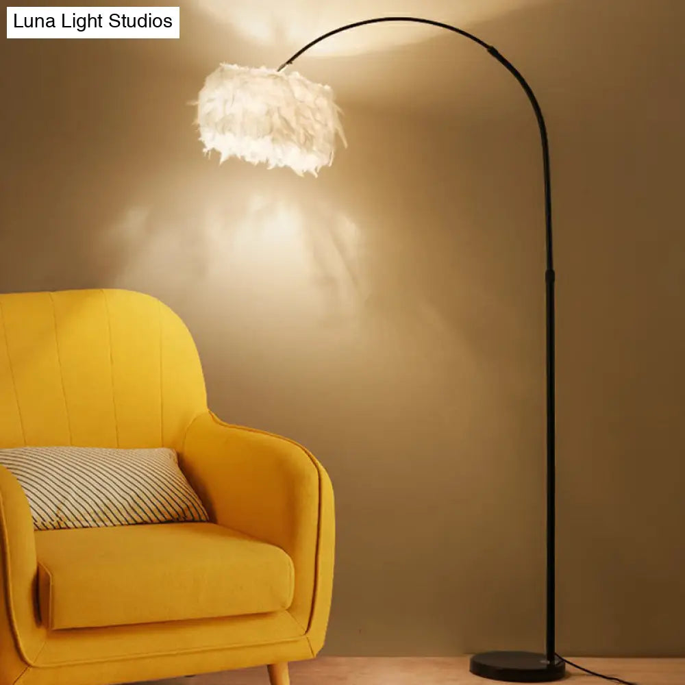 Simplicity 1-Bulb Stand Up Lamp With Arc Arm Perfect For Living Room Lighting