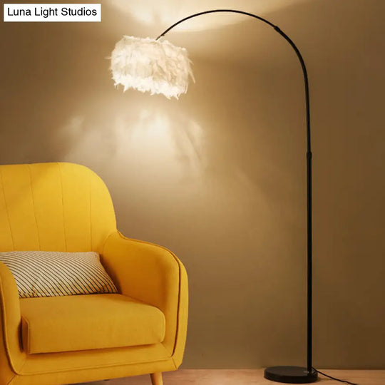 Simplicity 1-Bulb Stand Up Lamp With Arc Arm Perfect For Living Room Lighting
