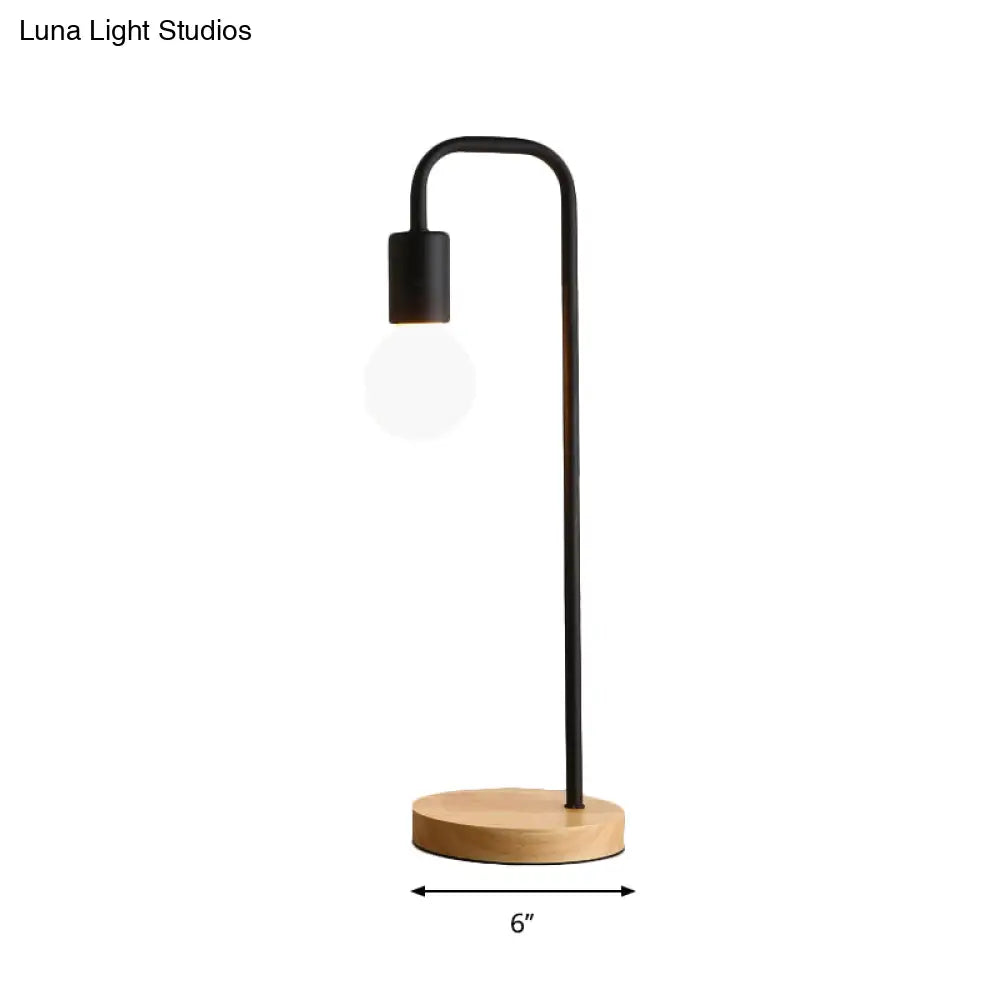Sleek Metal Desk Lamp: Minimalistic Dormitory Lighting With Plug-In Cord
