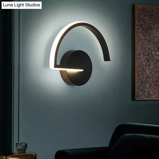 Sleek Metal Led Wall Sconce For Minimalistic Bedroom Lighting