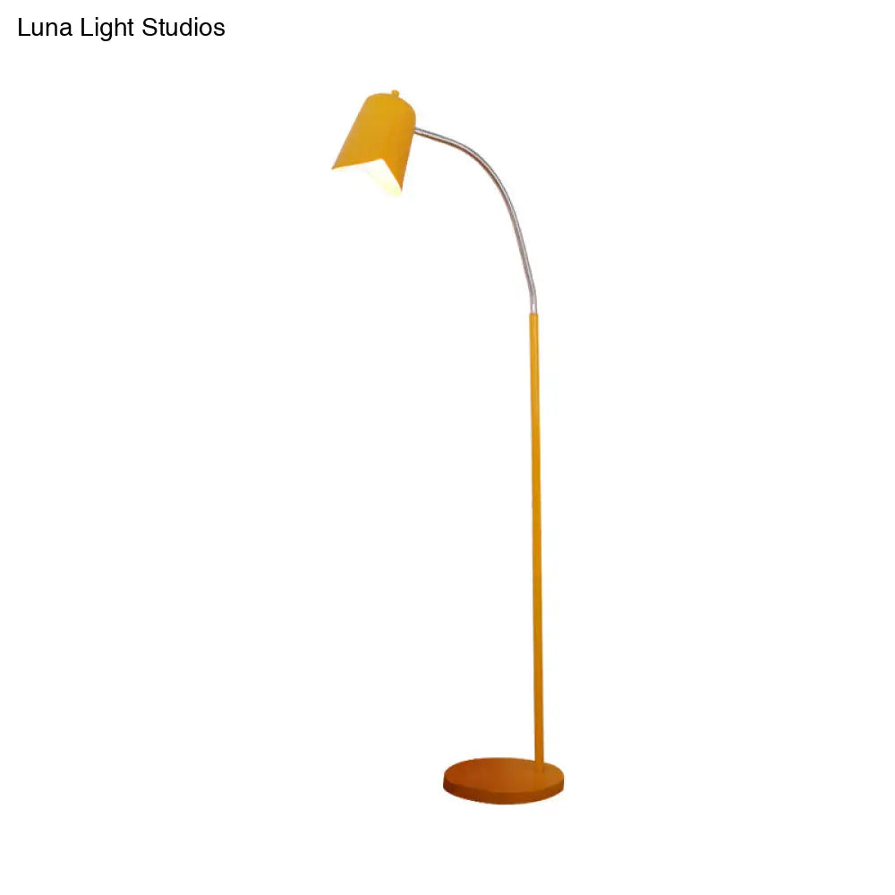 Sleek Nordic Metal Floor Lamp With Gooseneck - Perfect For Office Use
