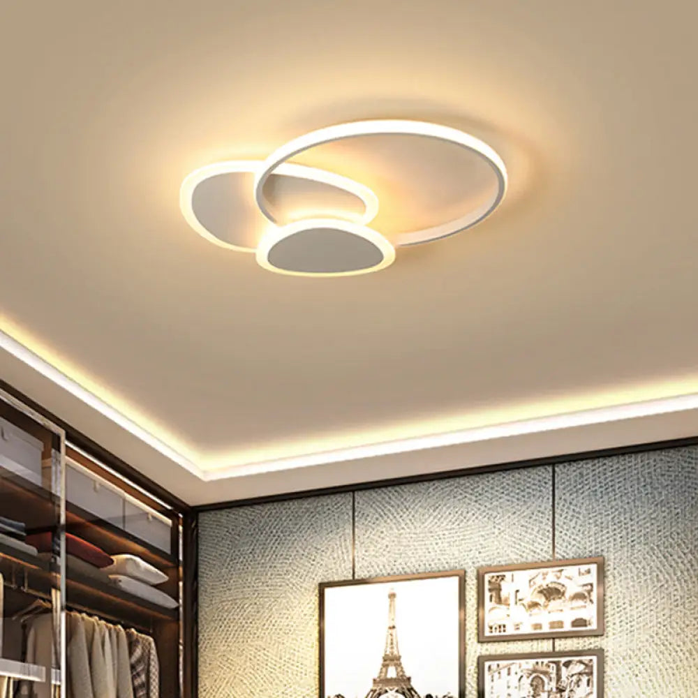 Stylish Flaky Triangle Ceiling Light: Modern Acrylic Led Flush Mount Lamp (16’/18’ W) In