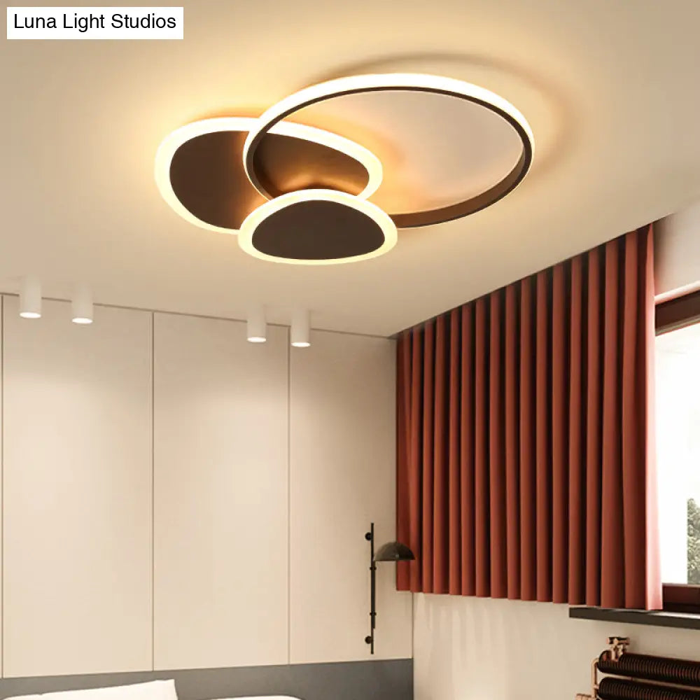 Stylish Flaky Triangle Ceiling Light: Modern Acrylic Led Flush Mount Lamp (16’/18’ W) In