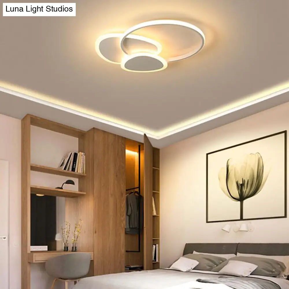 Stylish Flaky Triangle Ceiling Light: Modern Acrylic Led Flush Mount Lamp (16’/18’ W) In