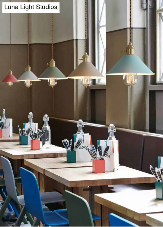 Tapered Metal Pendant Lamp For Modern Dining Room Lighting