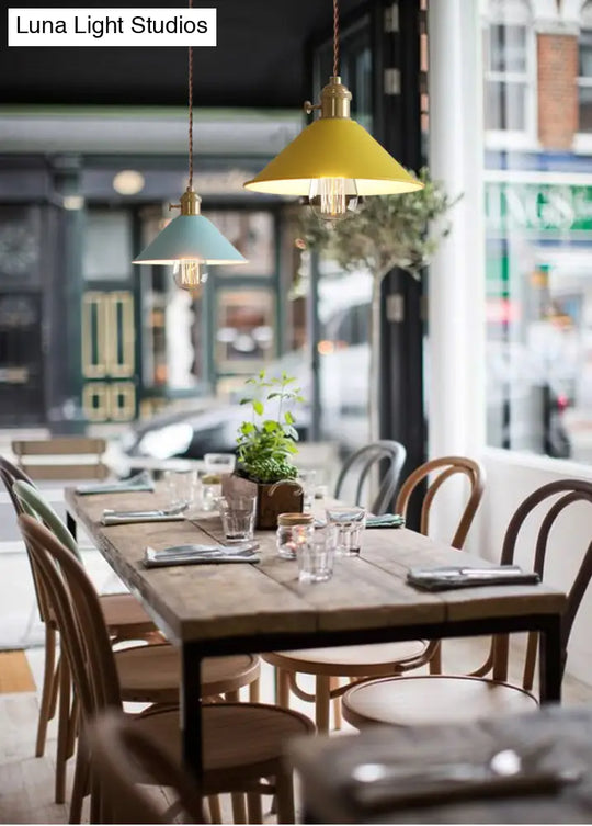Tapered Metal Pendant Lamp For Modern Dining Room Lighting