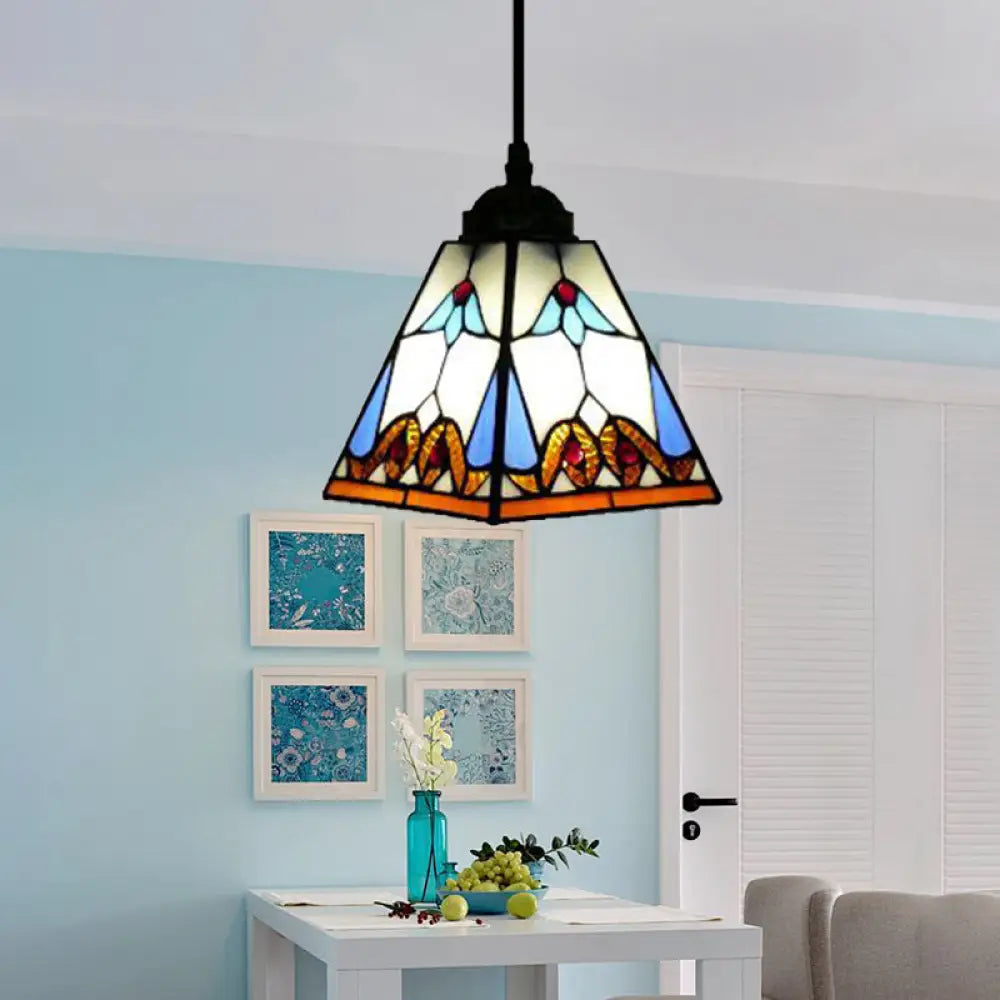 Tiffany-Style Black Glass Pendant Light - Magnolia/Shell Hanging Lamp / Magnolia